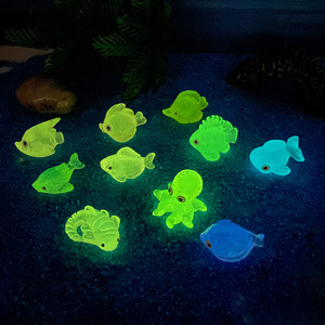 Décorations miniatures en résine de poulpe qui brillent dans le noir pour aquarium, ornements marins pour poissons. - Product Image 1