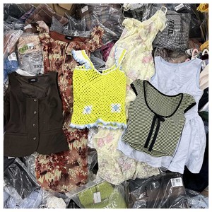 Fardos de Ropa de Verano para Mujer al por Mayor de Tienda de Moda en Línea Asiática, Ropa de Marca Usada, Fardos de Ropa de Alta Calidad - Product Image 1