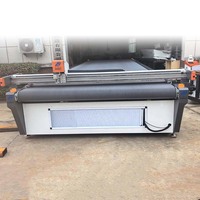 Cutter à lame vibrante CNC à double servomoteur avec table de travail sur mesure pour la découpe de textiles, tapis de voiture, cuir et tissus