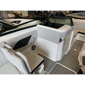 เรือ Sea Ray SPX 230 รุ่นใหม่ ปี 2025 เรือหรูพร้อมเครื่องยนต์เบนซิน MerCruiser 1 เครื่อง แบบติดตั้งในตัว/นอกตัว ความจุ 47 แกลลอน ระยะลาก 3.25 ฟุต - Product Image 3
