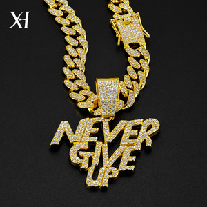 Collana a catena a maglie cubane in stile euro-americano, nuova, hip hop, in lega di zinco dorata, con ciondolo in lega e diamanti incastonati, design unico 'Never Give Up' - Product Image 5