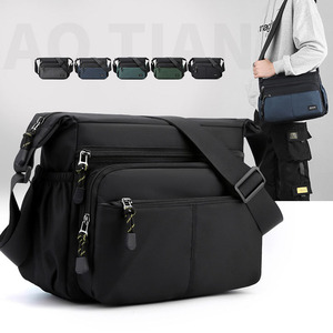 Sac à bandoulière personnalisé avec logo pour homme – Sacoche messager tendance - Product Image 1