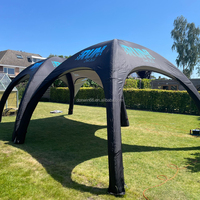 Tente gonflable portable quatre saisons en tissu Oxford pour activités de course commerciales personnalisées, avec espace de stationnement pour voitures, idéale pour toutes les occasions