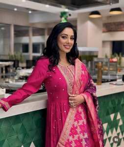 Prix de gros Vêtements traditionnels indiens et pakistanais Robe en soie chinnon pure Broderie lourde Manches élastiques Soirée Séchage rapide - Product Image 4