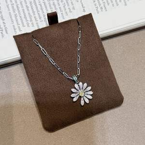 Collar con Colgante de Plata de Ley S925 con Turquesa Margarita, Estilo Antiguo de Lujo, Diseño de Nicho para Clavícula, Collar de Cristal de Alta Gama - Product Image 2