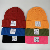 Gorro de invierno al por mayor para hombre y mujer, gorro tejido con etiqueta de parche tejido.
