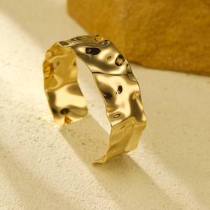 Bracelet de mode en acier inoxydable plaqué <span class=keywords><strong>or</strong></span> pour femme <span class=keywords><strong>Manchette</strong></span> de vague d'eau creuse avec bijoux de déclaration sans ternissement - Product Image 6