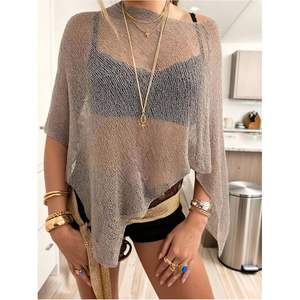 เสื้อคลุมโปโลผ้าซีทรูสำหรับผู้หญิง แบบเปิดไหล่ ถักลายไม่สมมาตร เหมาะสำหรับใส่คลุมชุดว่ายน้ำในช่วงฤดูร้อน น้ำหนักเบา ใช้เป็นผ้าคลุมชายหาดได้ - Product Image 3