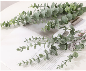Feuilles d'<span class=keywords><strong>eucalyptus</strong></span> artificielles de haute qualité, branche de feuilles d'argent, plantes vertes au toucher réel pour la décoration de mariage, de la maison, de Pâques, de la table - Product Image 3
