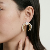 Boucles d'oreilles créoles plaquées or en gros, avec perles et zircons, légères et tendance, bijoux fantaisie pour femmes