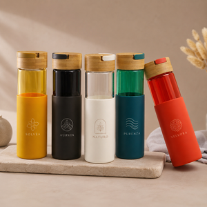 Bouteille d'eau en verre borosilicate personnalisée populaire de 550 ml avec poignée extérieure, tasse droite portable et couvercle en bambou - Product Image 1