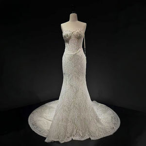 Vestido de Novia Sirena Moderno y Exclusivo NT53 con Encaje, Flores de Cristal y Apliques, con Mangas - Product Image 2