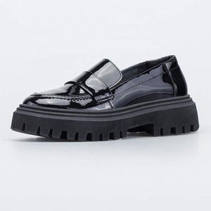 Petits mocassins noirs en cuir pour filles chaussures pour enfants style scolaire talon épais semelle épaisse mocassins fabricants vente directe - Product Image 1