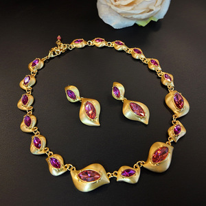 Cepillado mate Vintage Rosa rojo diamantes de imitación lágrima pendientes collar 2024 nuevo conjunto de joyería para mujer
