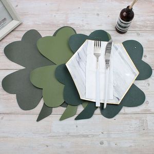 Manteles Individuales de Cuero Sintético Resistentes al Calor, Elegantes Manteles con Forma de Hoja para Mesa de Cocina o Comedor - Product Image 3
