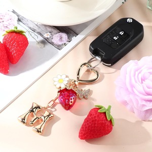 Lindo Llavero de 26 Letras con Colgante Metálico de Fresa y Mariposa para Bolsos, Accesorio para <span class=keywords><strong>Niñas</strong></span> - Product Image 3