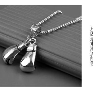 Collier Pendentif Double Gant de Boxe Personnalisé en Acier Inoxydable pour Fournisseur de Bijoux, Colliers Sportifs et de Fitness - Product Image 5