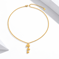 Collier Trèfle Triple en Acier Inoxydable Plaqué Or 14K sous Vide avec Pendentif Trèfle à Quatre Feuilles Gradué
