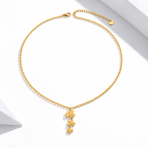 Collier Trèfle Triple en Acier Inoxydable Plaqué Or 14K sous Vide avec Pendentif Trèfle à Quatre Feuilles Gradué - Product Image 1