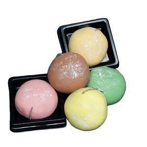 Giocattolo Morbido Profumato a Forma di Mochi, Elastico e Spremibile, con Licenza Ufficiale - Product Image 1
