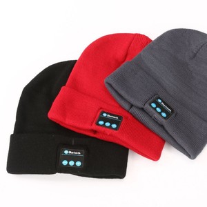 <span class=keywords><strong>Bonnet</strong></span> tricoté chaud d'hiver pour <span class=keywords><strong>casque</strong></span> sans fil V5.0 avec indicateur LED, bord plissé et logo personnalisé - Product Image 5