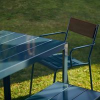 Ensemble table et bancs d'extérieur en alliage d'aluminium avec accoudoirs et dossiers pour cour, jardin, balcon, terrasse, mobilier de loisirs pour gîtes