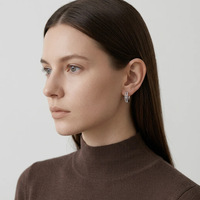 Boucles d'oreilles Huggie à double couche pavées de moissanite, en argent sterling 925 plaqué or 18 carats, bijoux fins pour femmes