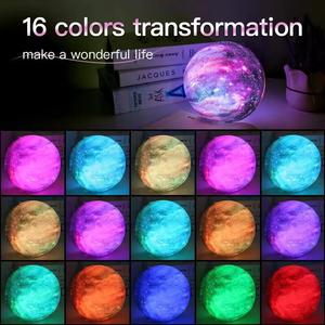 Lámpara Lunar 3D de Madera con Base de PVC y PLA, Recargable por USB, 16 Colores, Venta al Por Mayor - Product Image 4