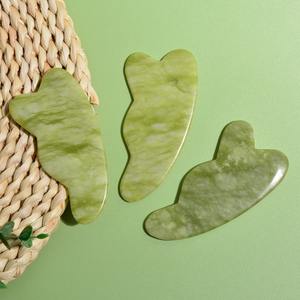 Mejor <span class=keywords><strong>precio</strong></span> Xiuyan Jade Gua Sha Terapia Masajeador facial 100% Natural Antienvejecimiento Adelgazante Control de sincronización facial <span class=keywords><strong>Masaje</strong></span> de jade verde - Product Image 5