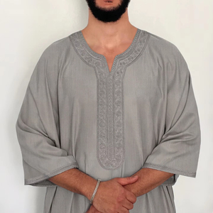 XP070 marocchino ricamato tradizionale da uomo con motivo a manica svasata grigia Jibba - Product Image 1