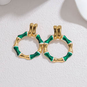 Boucles d'oreilles pour femme en acier inoxydable 316L plaqué or 14k 18k PVD, couleur or personnalisée, motif bambou coloré, tendance. - Product Image 4