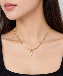 Collier avec pendentif lettre L plaqué or, chaîne serpent, bijoux minimalistes unisexes, à porter au quotidien - Product Image 5