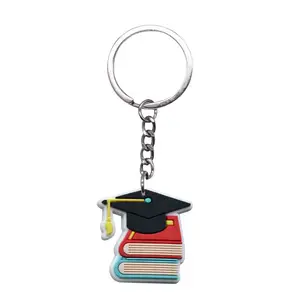 PVC dessin animé caoutchouc souple graduation saison porte-clés pendentif, 2023 école Graduation chapeau porte-clés diplômé faveur cadeaux porte-clés