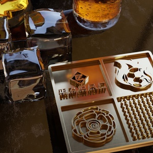 Plaque à glaçons personnalisée avec logo pour bar et restaurant – Moule à glaçons avec logo élégant - Product Image 5