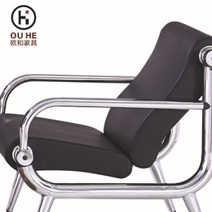 Conjunto de sofá de oficina Ou He con estructura metálica, tapizado en cuero negro, 3 plazas con dos sillones para área de recepción - Product Image 4