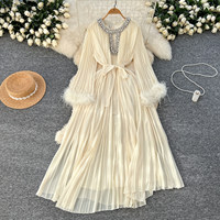Robe longue plissée élégante pour femme WIWT, à manches longues, coupe trapèze, col orné de strass, poignets à plumes, ceinturée, pour soirée décontractée ou usage quotidien