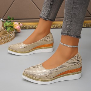 Sandales compensées grande taille pour femme, nouveau style d'été, à plateforme, à rayures européennes et américaines, plates à enfiler à bout peu profond - Product Image 3