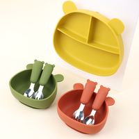 Fabricants de vaisselle de bol d'assiette divisée d'aspiration d'animal mignon d'enfant Logo personnalisé ensemble d'alimentation de bébé en silicone d'ours de dessin animé