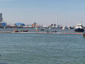 आपातकालीन रिसाव स्थितियों में तेजी से तैनाती के लिए उच्च फ्लोटेशन भ्रूण भरा अवरोध, pvc फोम भरा बेलनाकार बूम - Product Image 6