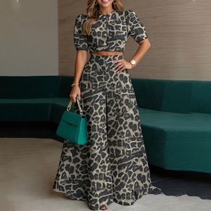 Ensemble deux pièces pour femme : haut court à manches courtes boutonné devant et pantalon <span class=keywords><strong>taille</strong></span> <span class=keywords><strong>haute</strong></span> à jambes larges – Personnalisable pour usage quotidien, vente en gros, OEM, ODM - Product Image 2