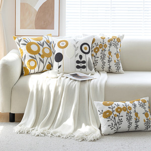 Housse de coussin carrée Sanhome en coton 100% avec broderie florale 3D, anti-acariens, fermeture éclair, lavable, design moderne - Product Image 2