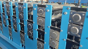 لوح سقف من ثلاث طبقات ، المادة PPGI pgl GI GL المستخدمة على أسطح المباني والجدران - Product Image 3