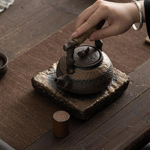 Théière à poignée en corde de chanvre bleue, théière à led en bois séché, style japonais, en fer doré, service à thé en grès, de petite taille - Product Image 3