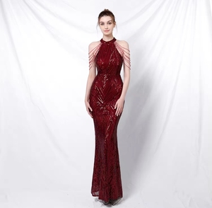 Nuovo Abito da Sera di Alta Gamma con Frange sulle Spalle, Stile Sirena, Lavorazione Elaborata e Texture di Alta Qualità - Product Image 2