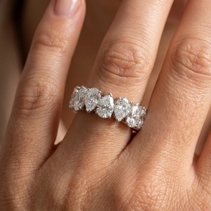 Anillo de Diamantes con Banda Eterna en Forma de Pera Asimétrica - Oro de 9k, 14k y 18k - Product Image 2