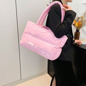 Sac fourre-tout unisexe élégant et décontracté, style simple, à porter à l'épaule ou sous le bras, effet nuage, brillant, imperméable, doux, durable, avec fermeture éclair en nylon - Product Image 2
