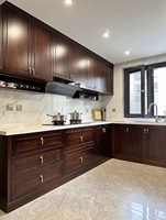 Armoire de cuisine ouverte en bois massif laqué sur mesure