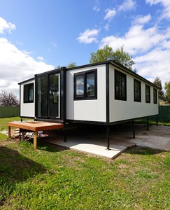 Casa Prefabricada Plegable y Expandible de Lujo, Cabaña Modular Plegable Tipo Contenedor para Vivienda Móvil y Glamping de Lujo - Product Image 1