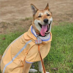 Les grands chiens de compagnie n'affectent pas la sécurité de la marche. Bandes réfléchissantes, imperméables de saison, vêtements imperméables - Product Image 3