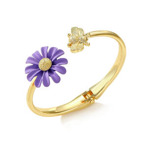 Gold Plated Floral Bee Design Open <strong>Bracelet</strong> for Women Creative Zouchrysanthemum Fashion Bangles Personality <strong>Touch</strong> for <strong>Couples</strong> - Product Image 6